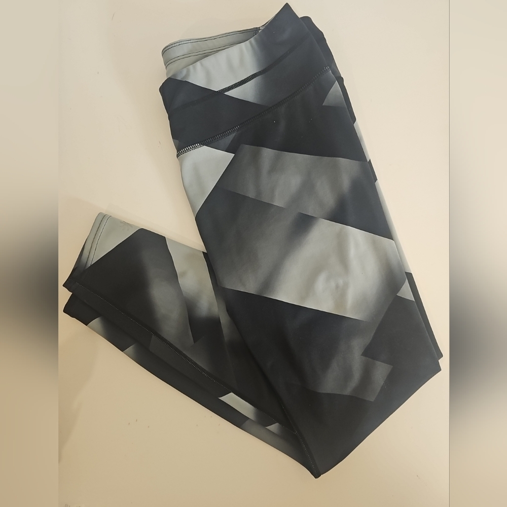 Womens ATHLETA SONAR TIGHT MAGNETIC PANTS BLACK GREY GEOMETRIC STRETCH Large